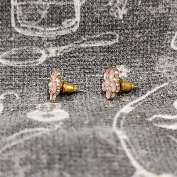 Faux Pearl Sakura Flower Stud Earrings - Picture 4 of 6